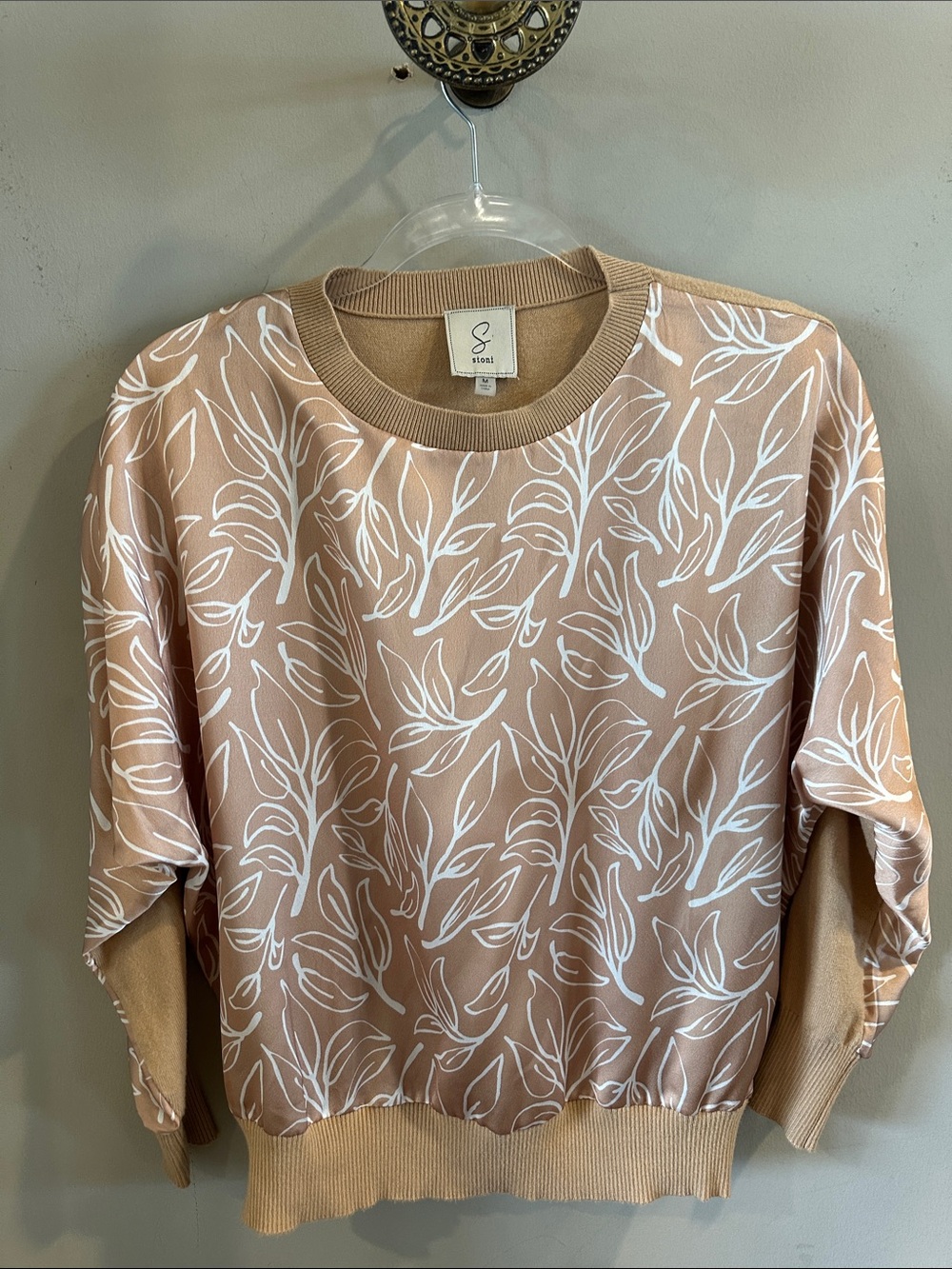 Sioni Beige Floral-Print Crewneck Sweater Sz Med Satiny Front